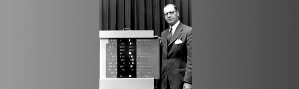 Hans Peter Luhn på IBM, 1952. Luhns algoritm används för att beräkna personnumrets kontrollsiffra.